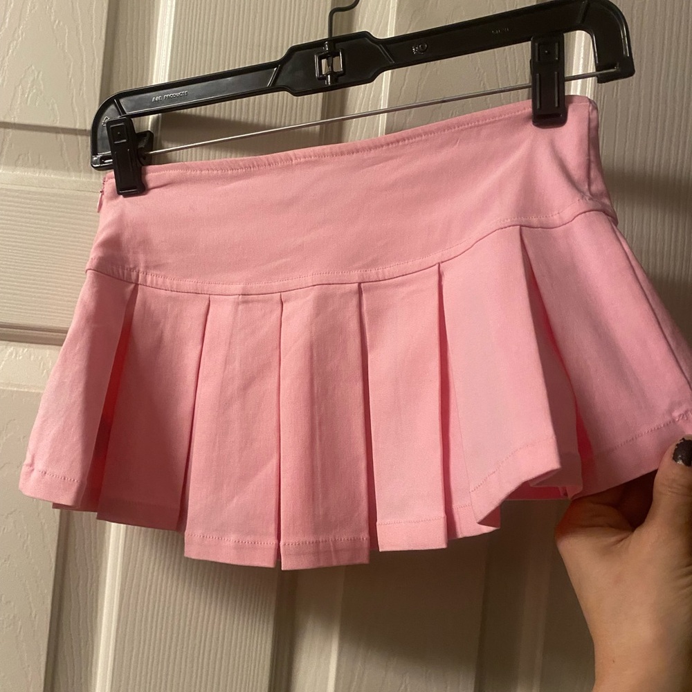 Playboy playful pleated bubblegum mini skirt - Picture 2 of 2